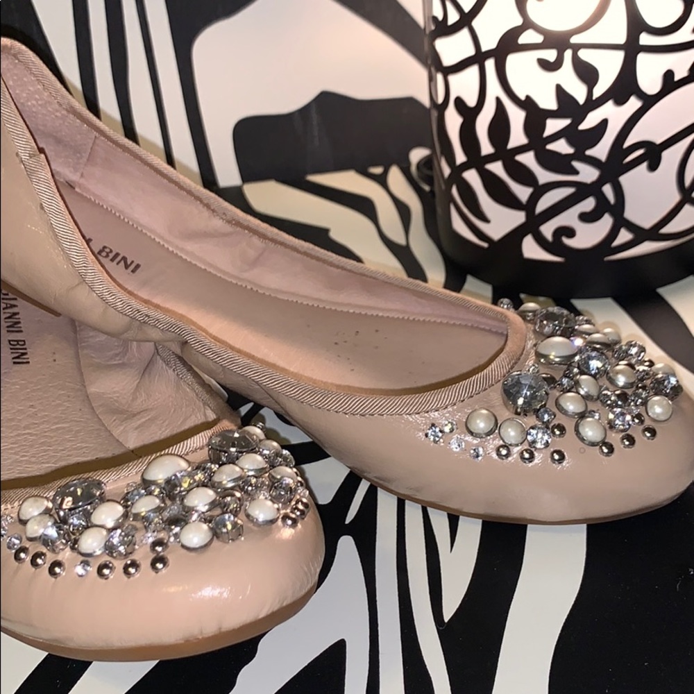 Gianni Bini patent leather flats with accents! - Picture 4 of 5